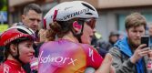 Mischa Bredewold wint sprint in ‘gevaarlijke’ Classic Lorient Agglomération: “Het was best wel eng vandaag”