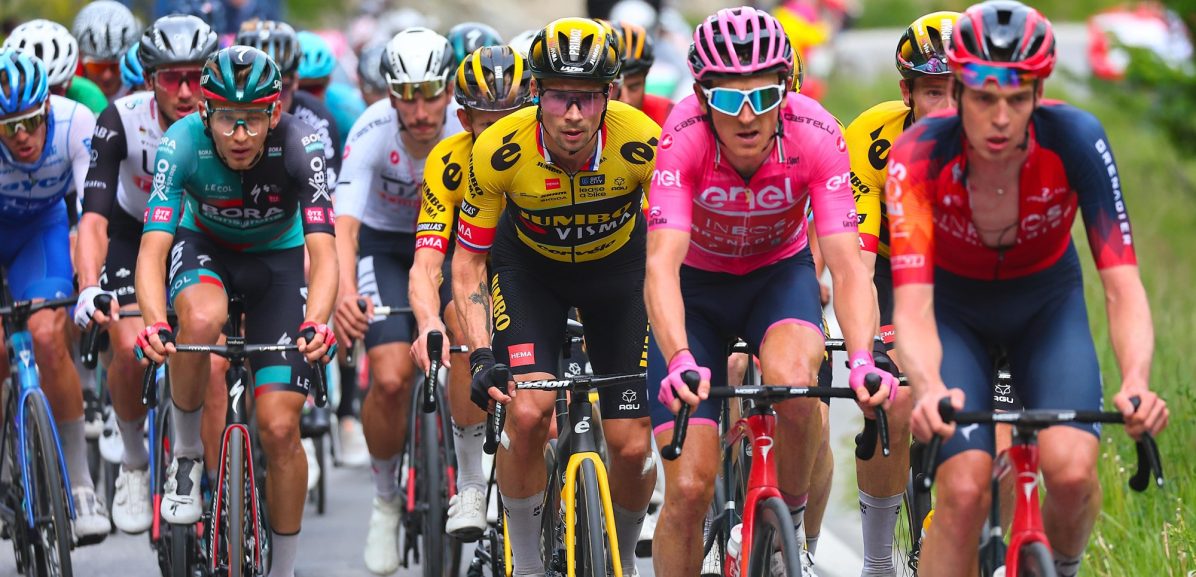 Geraint Thomas blijft na ingekorte klimrit in het roze: “Ik denk dat Roglic het zo goed vindt”