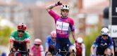 Wiebes overvleugelt vluchters in slotmeters en wint weer in Vuelta a Burgos Feminas