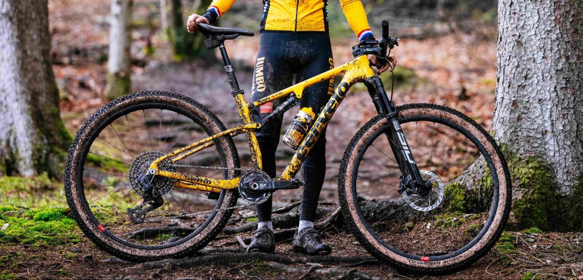 Vader en Van Empel starten wereldbeker Nove Mesto op nieuwe full-suspension mountainbike van Cervélo