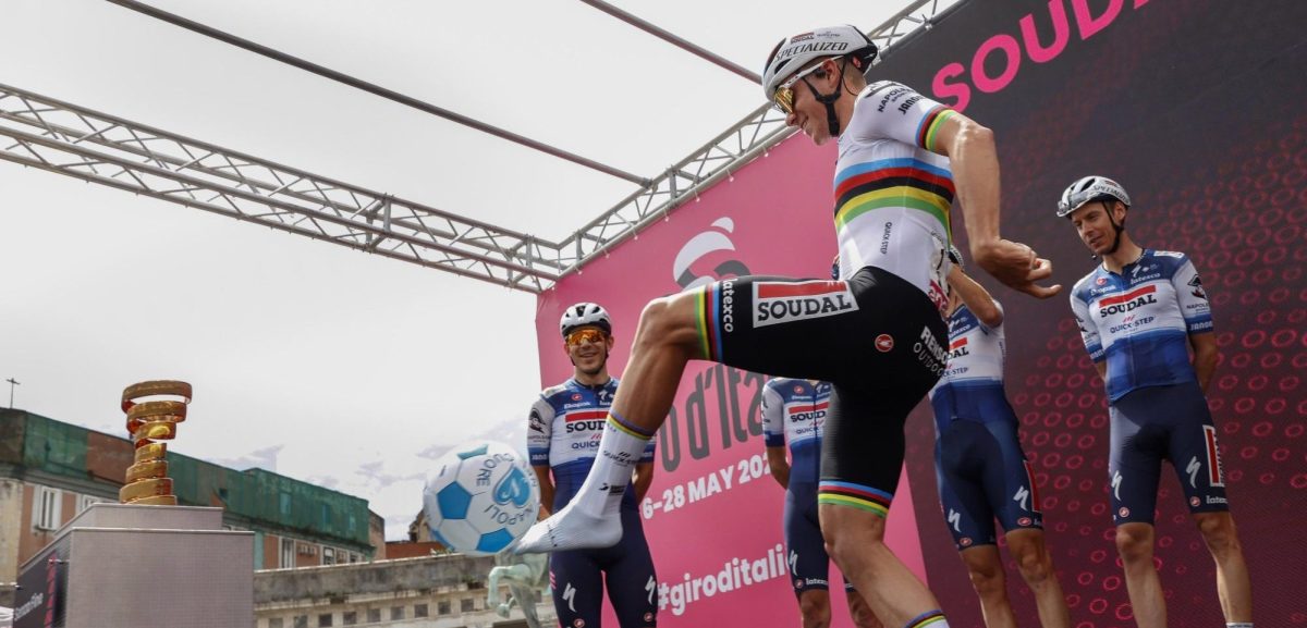 Pijn? Evenepoel houdt, ondanks twee valpartijen, balletje hoog voor de start