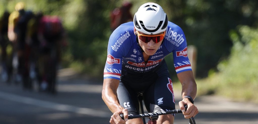 Acrobatische toeren op het NK: Van der Poel tikt op knappe wijze bidon weg