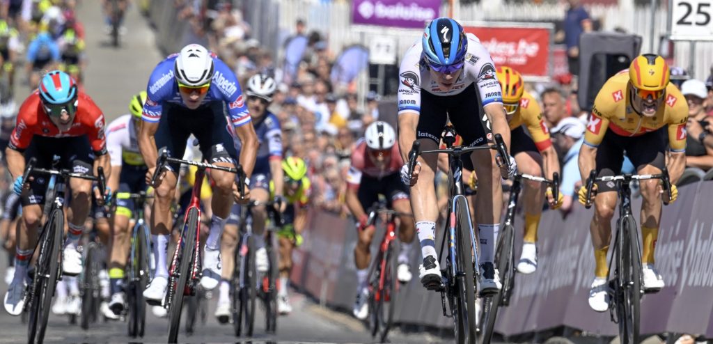 Jakobsen klopt Van der Poel in Baloise Belgium Tour, Philipsen en Ewan komen ten val