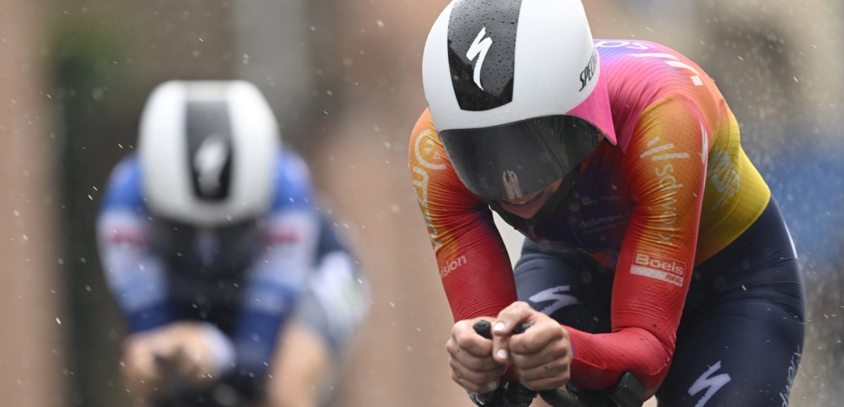 Vijf op een rij: Lotte Kopecky ondanks val opnieuw tijdritkampioene van België