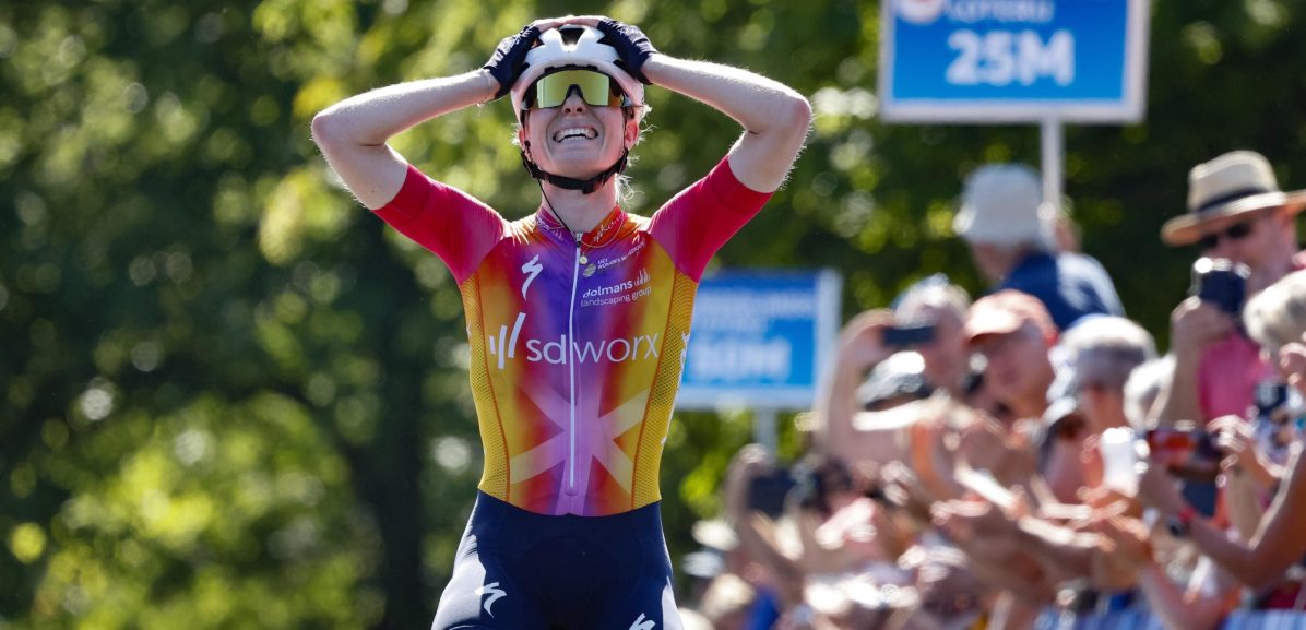 Een klasse apart! Demi Vollering soleert naar eerste nationale wegtitel
