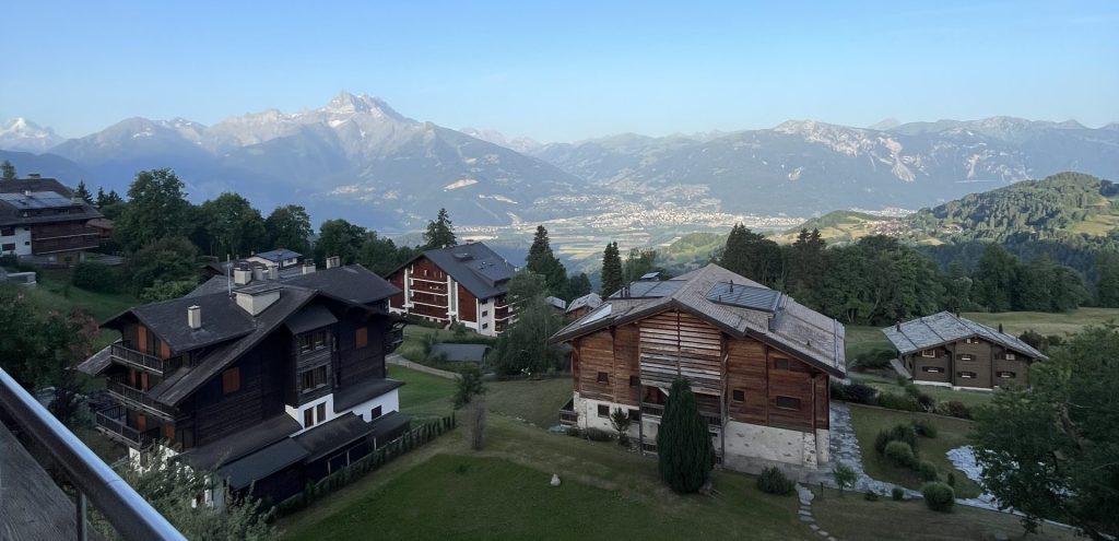 De klim naar Villars-sur-Ollon: van de Rhônevallei de Alpen in