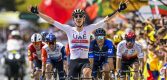 Dubbel feest voor Tadej Pogacar na openingsrit Tour: “Wilde het wel eens proberen”