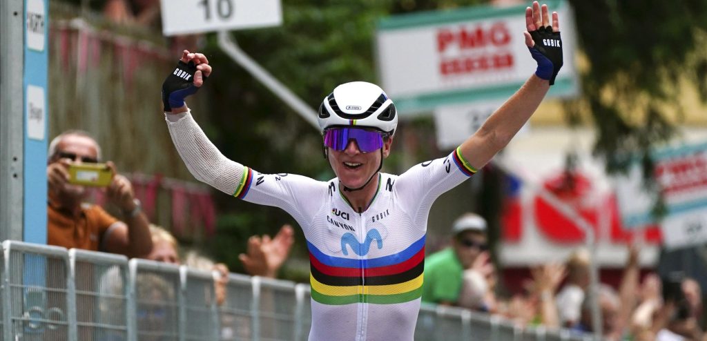 Roze en ritzege: Annemiek van Vleuten slaat keihard toe in eerste bergrit Giro Donne