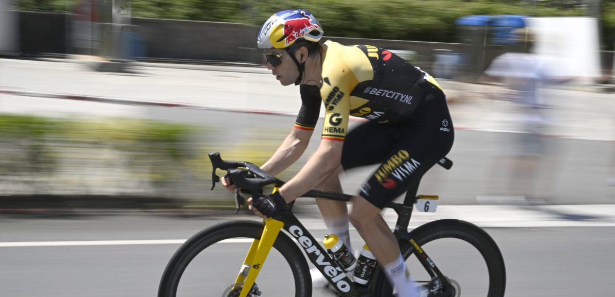 Van Aert klopt Philipsen in eigen Herentals: “Ik leef op roze wolk naar WK toe”