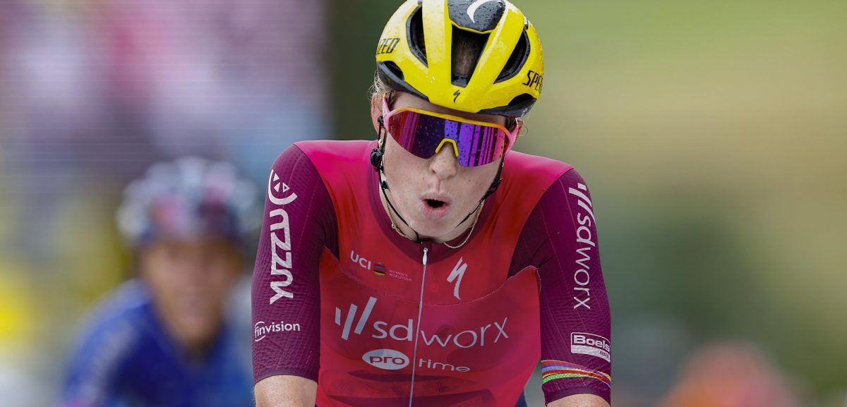 Demi Vollering slaat dubbelslag in Ronde van Romandië