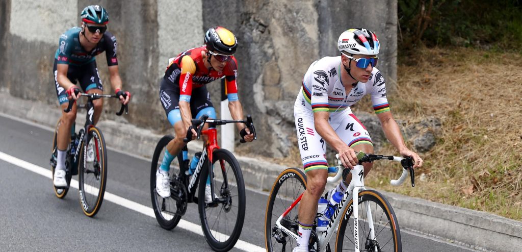 Evenepoel verrast zichzelf met winnende sprint: “Geeft vertrouwen richting WK”