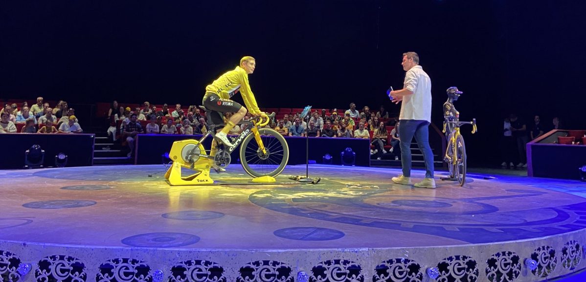Zelfs in de Efteling werkt Jonas Vingegaard aan zijn Vuelta-voorbereiding