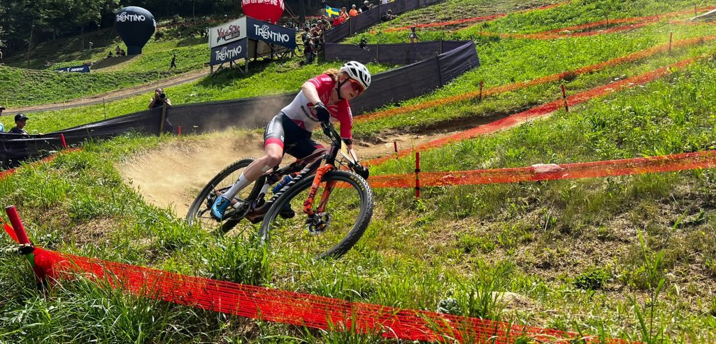 Puck Pieterse moet MTB-zege in Les Gets laten aan Mona Mitterwallner