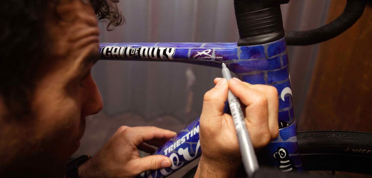 Kamp Seedorf en Call of Duty herlakken Wilier Filante SLR van Mark Cavendish