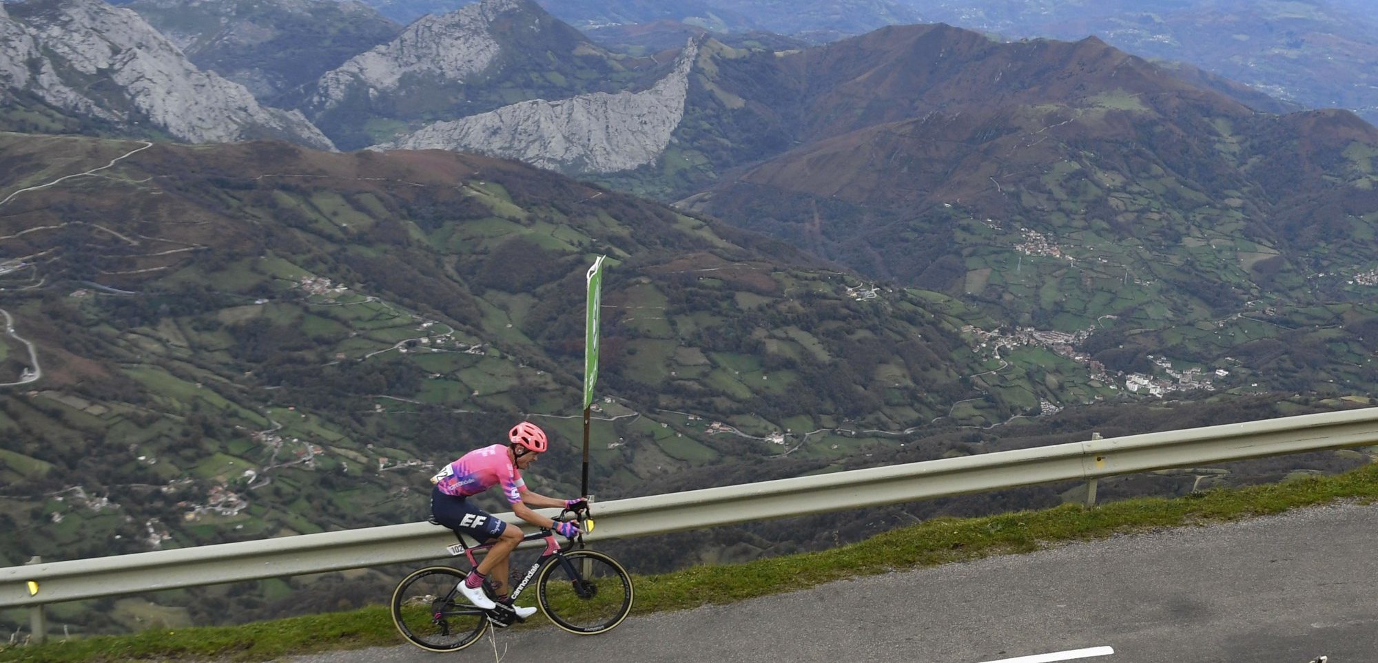 ‘Vuelta-organisatie denkt voor 2025 aan bergetappes naar Alto de l’Angliru en La Farrapona’