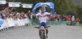 WK 2023: Tom Pidcock onttroont Nino Schurter en pakt eerste wereldtitel MTB Cross Country