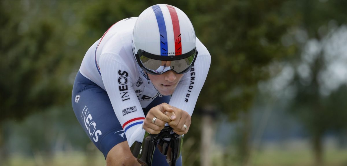 Joshua Tarling laat wereldkampioen Remco Evenepoel in het zand bijten in Chrono des Nations