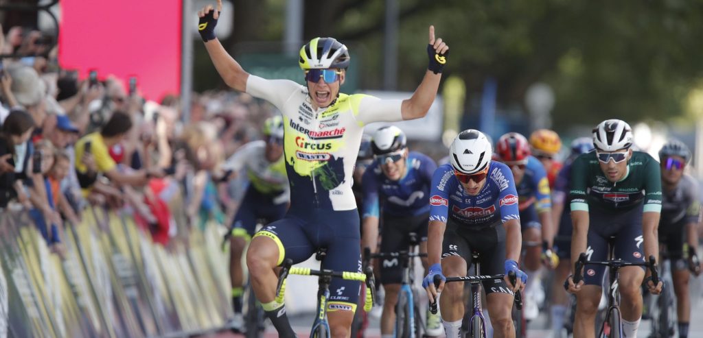 Madis Mihkels klopt Danny van Poppel in Deutschland Tour