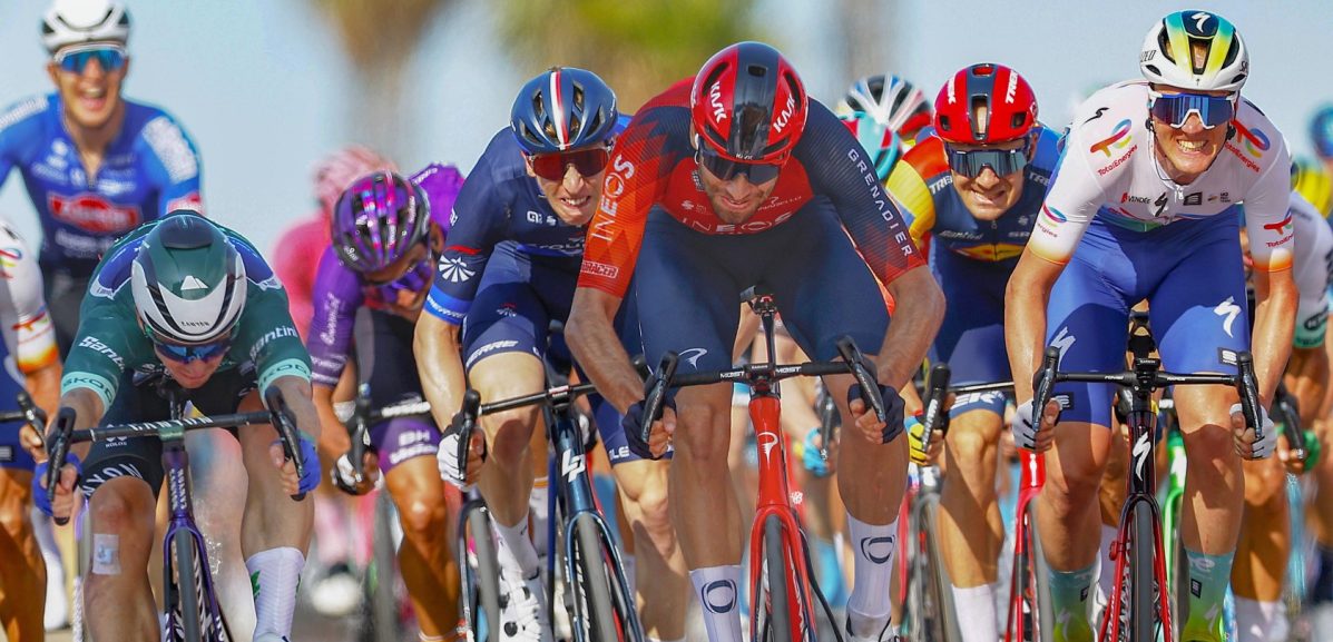 Filippo Ganna verrast met tweede plaats in massasprint: “Werd afgezet door Geraint Thomas”