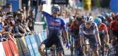 Opvallend: Jasper Philipsen sprintte op een leegloper naar zege in Renewi Tour