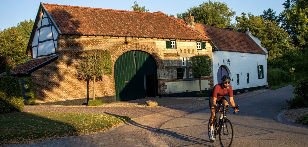 Op zoek naar nieuwe wegen in Limburg: fietsen over explosieve hellingen