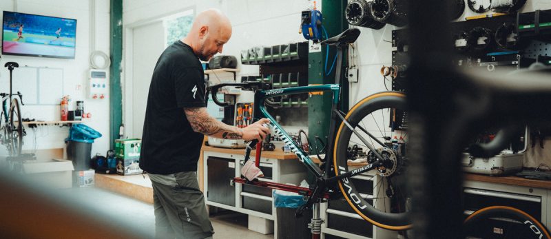 Kijkje achter de schermen: Bekijk de opbouw van de Specialized SL8 Bora team editie