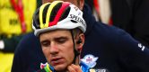 Remco Evenepoel gaat tegen de grond in beginfase Ronde van Lombardije