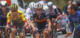 Vuelta 2023: Tijden worden 2 kilometer voor finish opgenomen door modder op slotklim