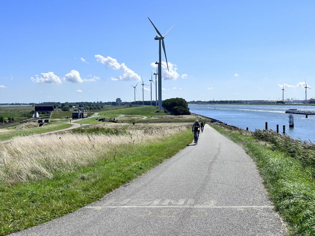 Heuvels in Holland: de Maeslantkering bij Hoek van Holland