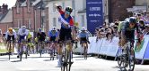 Opnieuw een sprint uit het boekje: Van Aert piloteert Kooij naar nieuwe zege in Tour of Britain