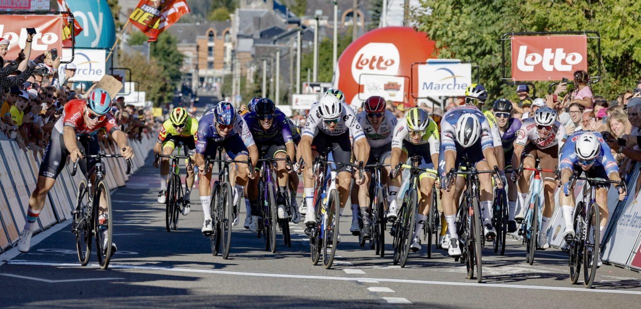 Winnen op één been: Arnaud De Lie wint op knotsgekke wijze Famenne Ardenne Classic