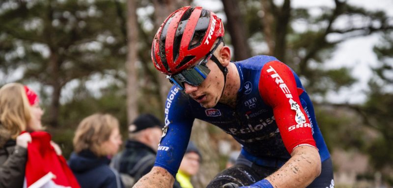 Thibau Nys grijpt overwinning in Exact Cross Beringen na sprint met Eli Iserbyt