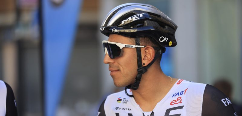 Juan Sebastián Molano niet meer van start in UAE Tour na vreemde val