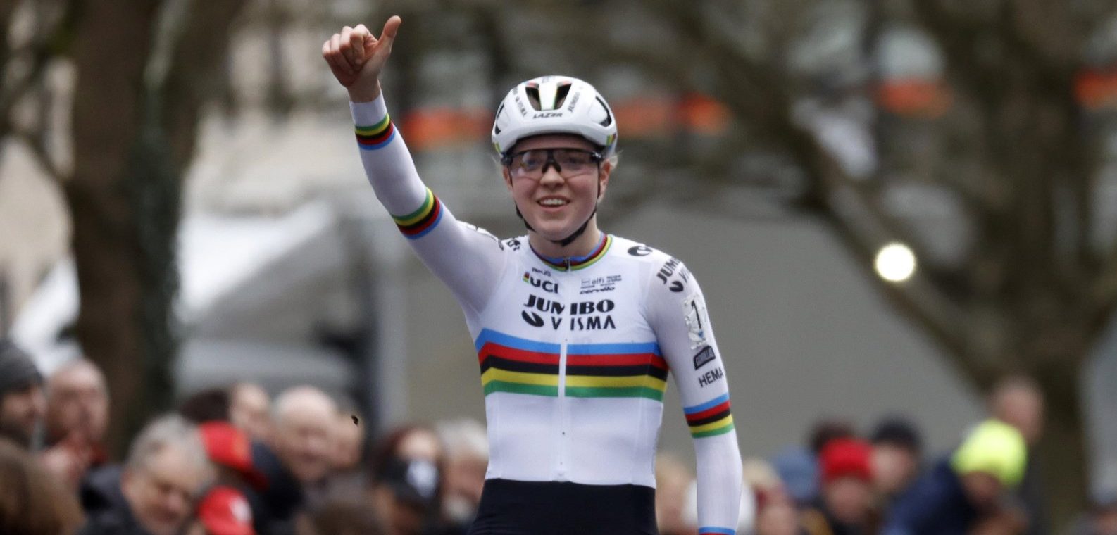 Van Empel ziet voorsprong op UCI-ranking slinken