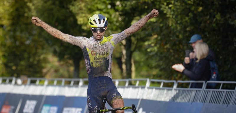 Gerben Kuypers maakt favorietenrol waar in GP Oisterwijk