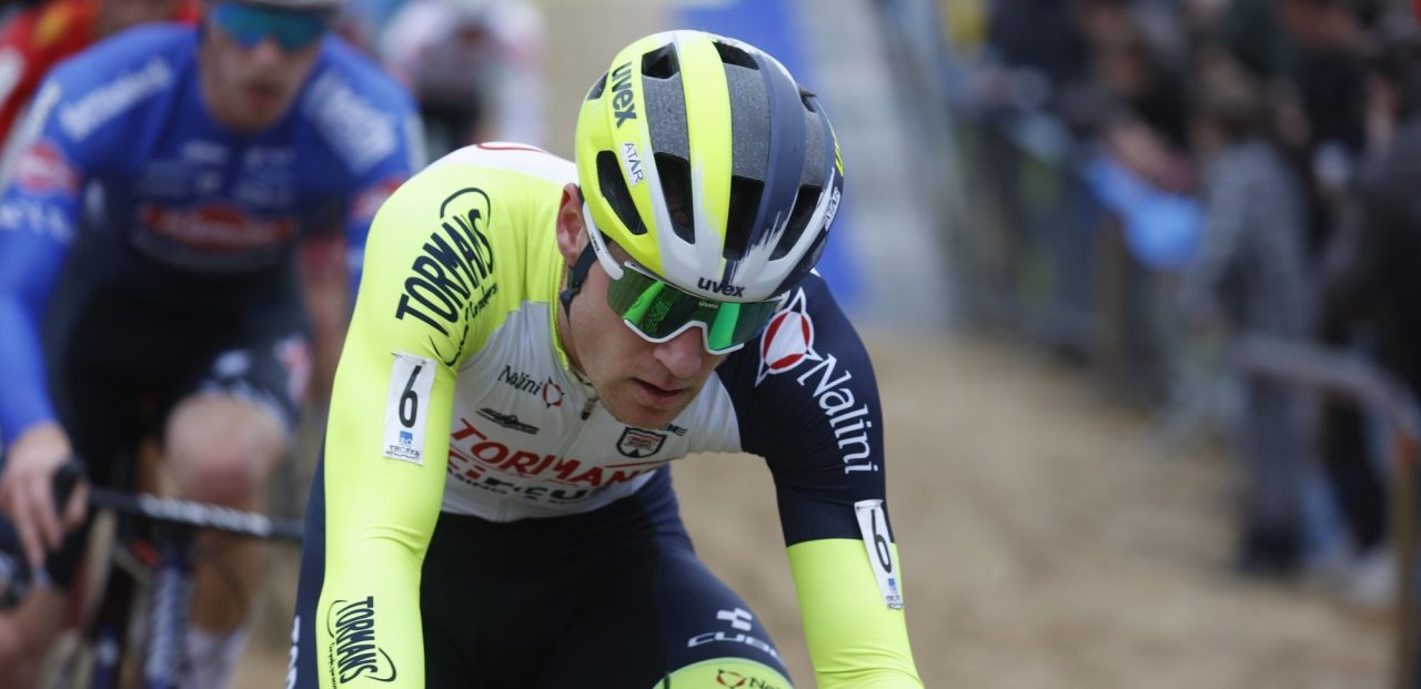 Kevin Kuhn verslaat ploegmaat Kuypers in eerste manche Swiss Cyclocross Cup
