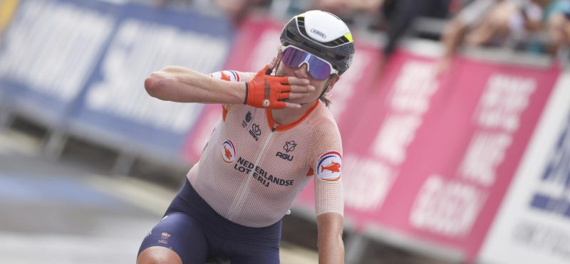 Annemiek van Vleuten en Mark Cavendish vallen in de prijzen bij algemene vergadering AIOCC