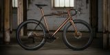 J. Laverack lanceert fiets in samenwerking met Aston Martin