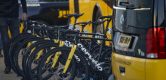 Jumbo-Visma biedt kleding, fietsen en ander materiaal aan op verkoopdagen in Den Bosch