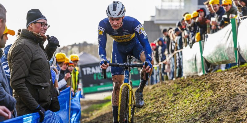 Italiaan houdt Corné van Kessel van de zege in Ciclocross del Ponte