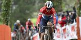 Marie Schreiber klopt Inge van der Heijden in Parkcross Maldegem