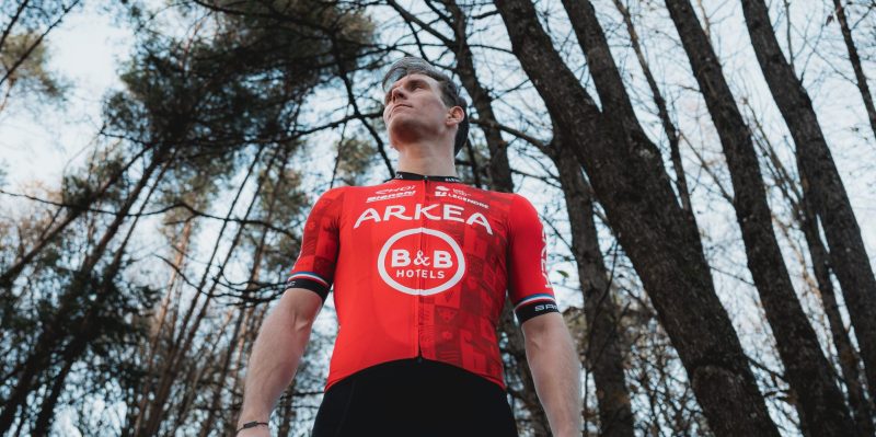 Arkéa-B&B Hotels eert Bretonse roots met nieuw tenue