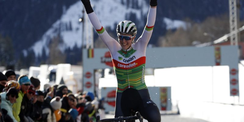 Manon Bakker verrast met zege in Wereldbeker Val di Sole na duel met Alvarado