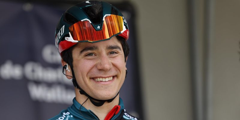 Cian Uijtdebroeks is aanwezig bij ploegpresentatie Visma | Lease a Bike