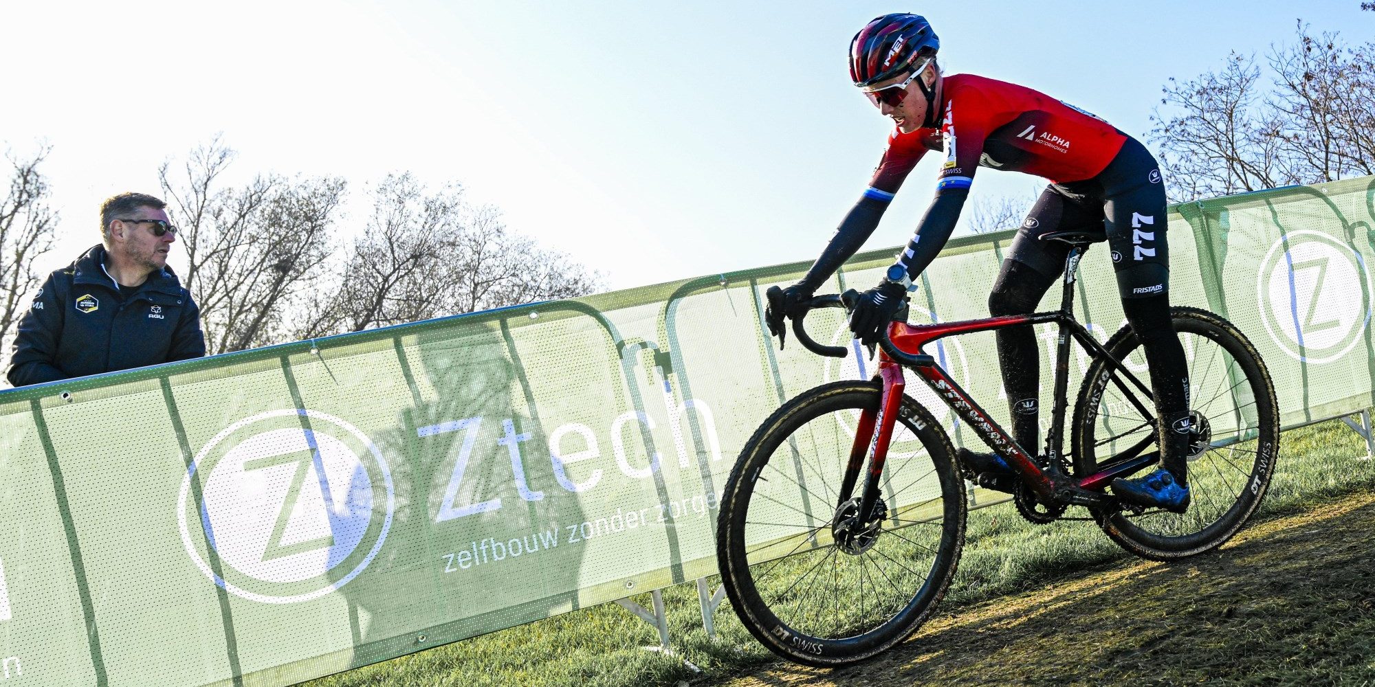 Annemarie Worst stoot afwezige Alvarado van Superprestige-troon
