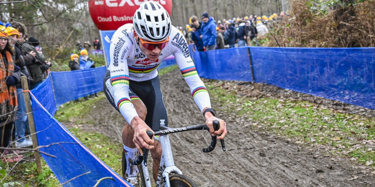 Zo knalde Mathieu van der Poel weg bij zijn crossrentree (en bezorgde hij Eli Iserbyt een ‘verkoudheid’)