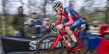 Tom Pidcock verrast zichzelf bij veldritrentree: “Mijn beste eerste cross”