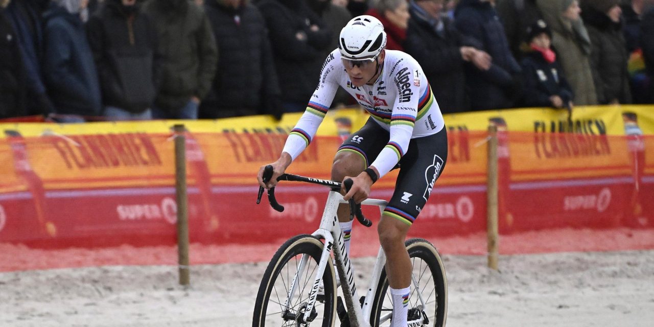 Mathieu van der Poel arriveert in Antwerpen met flitsende bolide