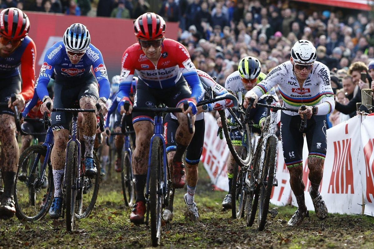 Lars van der Haar over klasse Mathieu van der Poel: “In alles gewoon een stukje beter”