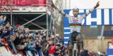 Mathieu van der Poel heerst van start tot finish in Wereldbeker Gavere, Wout van Aert tweede